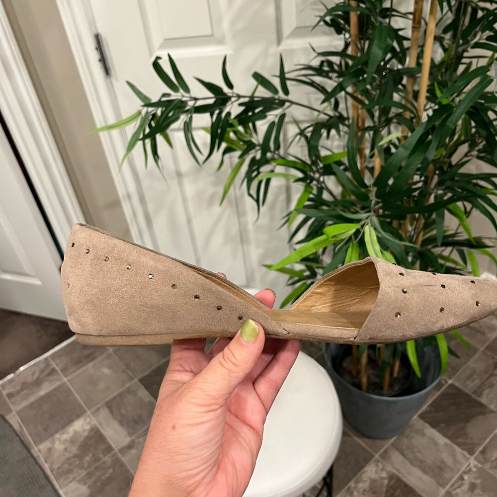 Seychelles brand taupe flat with rhinestone detail - Picture 9 of 16